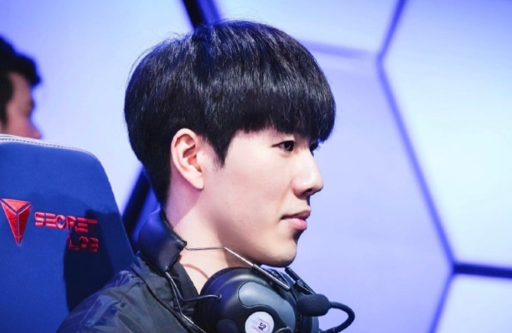 她用自己的 她用自己的