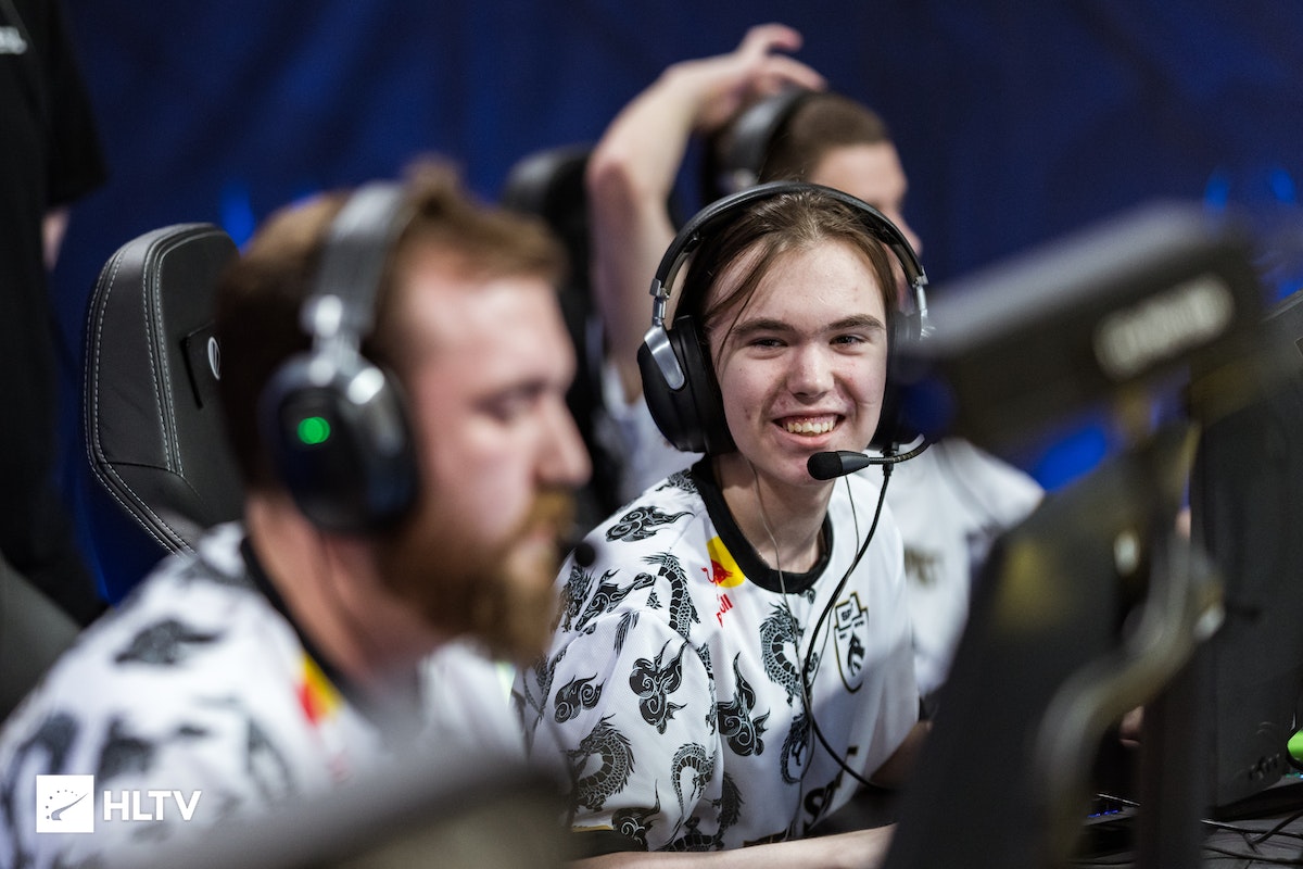 意甲第6輪國際米蘭1-2薩索洛 鄧弗裏斯破門貝拉爾迪傳射 國米聯賽五連勝遭終結！.