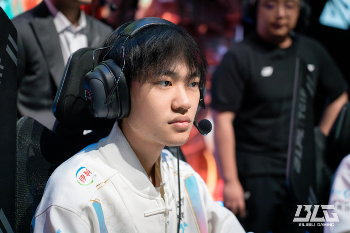 通过篮球运 通过篮球运