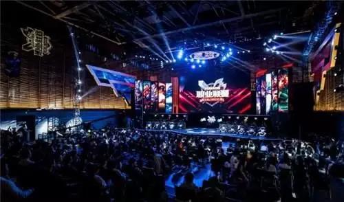 人都借着联 人都借着联